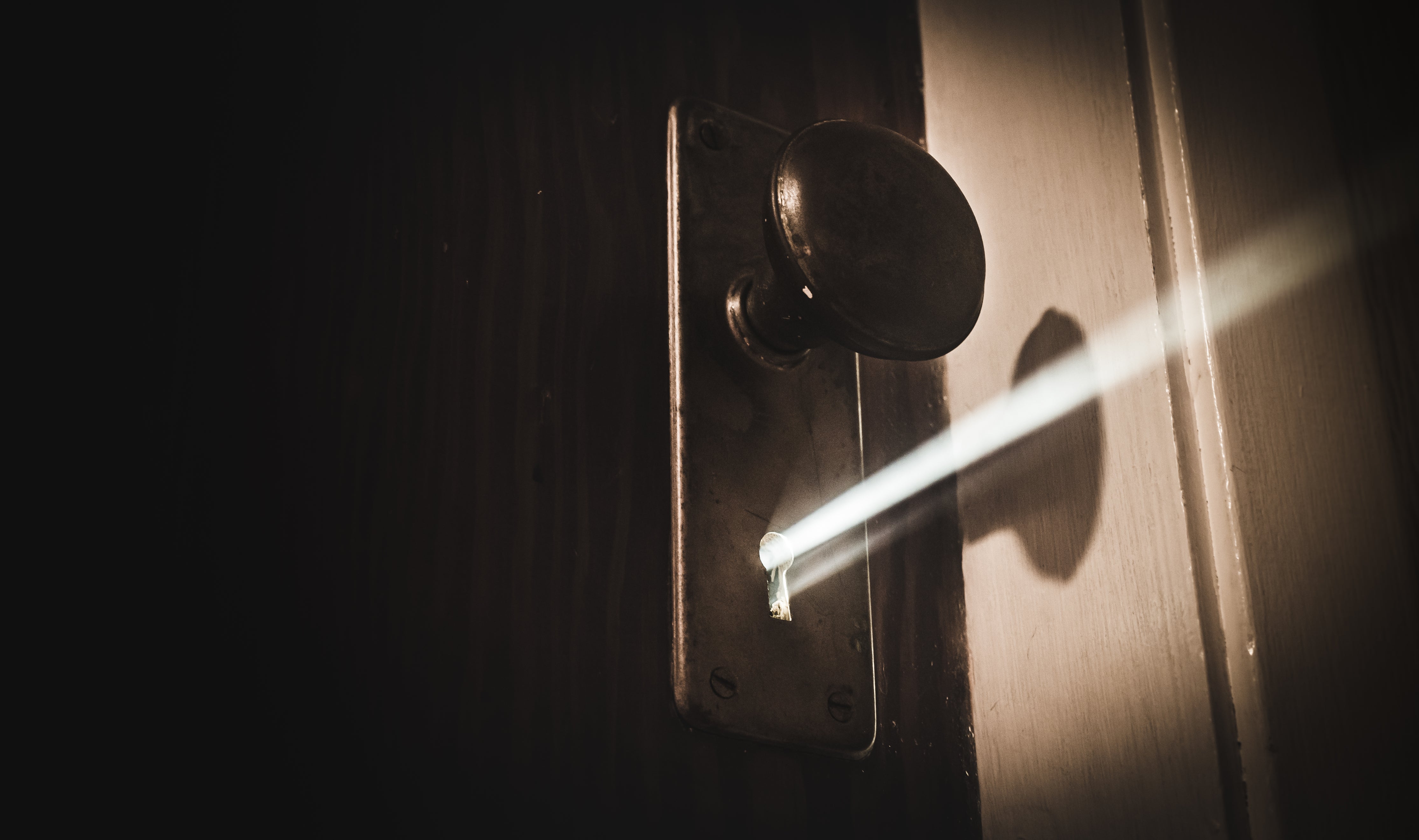 Salter, D. (2018). Mysterious Keyhole Light